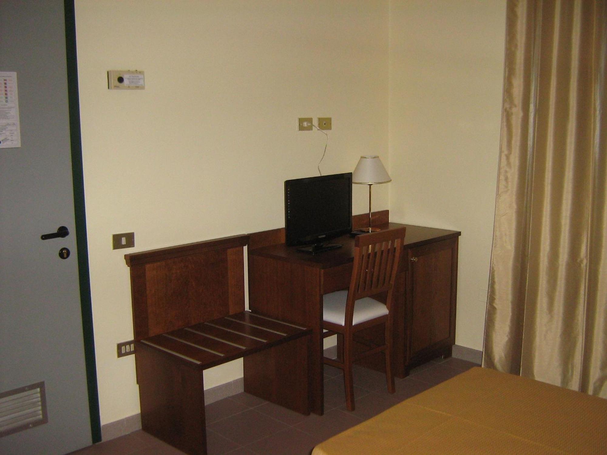 Ostiglia Hostiliae Ciminiera Hotel מראה חיצוני תמונה