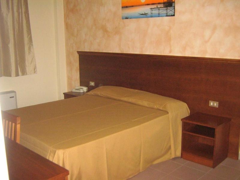 Ostiglia Hostiliae Ciminiera Hotel מראה חיצוני תמונה