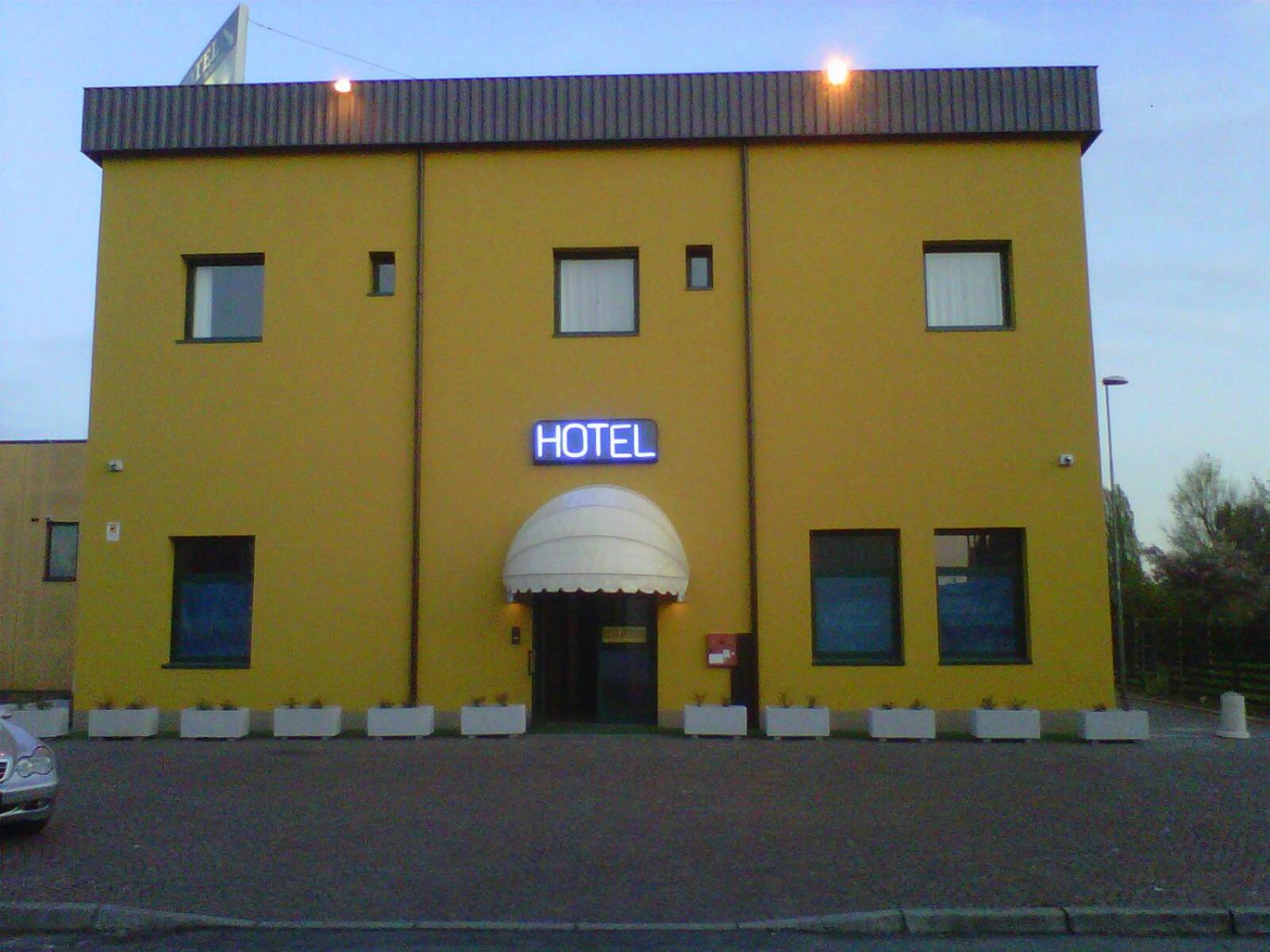 Ostiglia Hostiliae Ciminiera Hotel מראה חיצוני תמונה