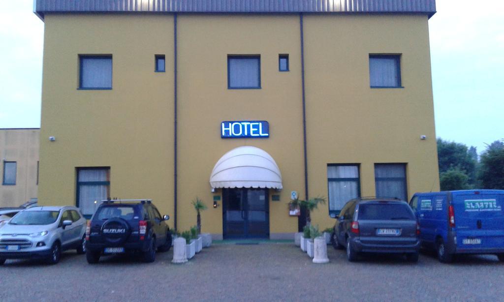 Ostiglia Hostiliae Ciminiera Hotel מראה חיצוני תמונה